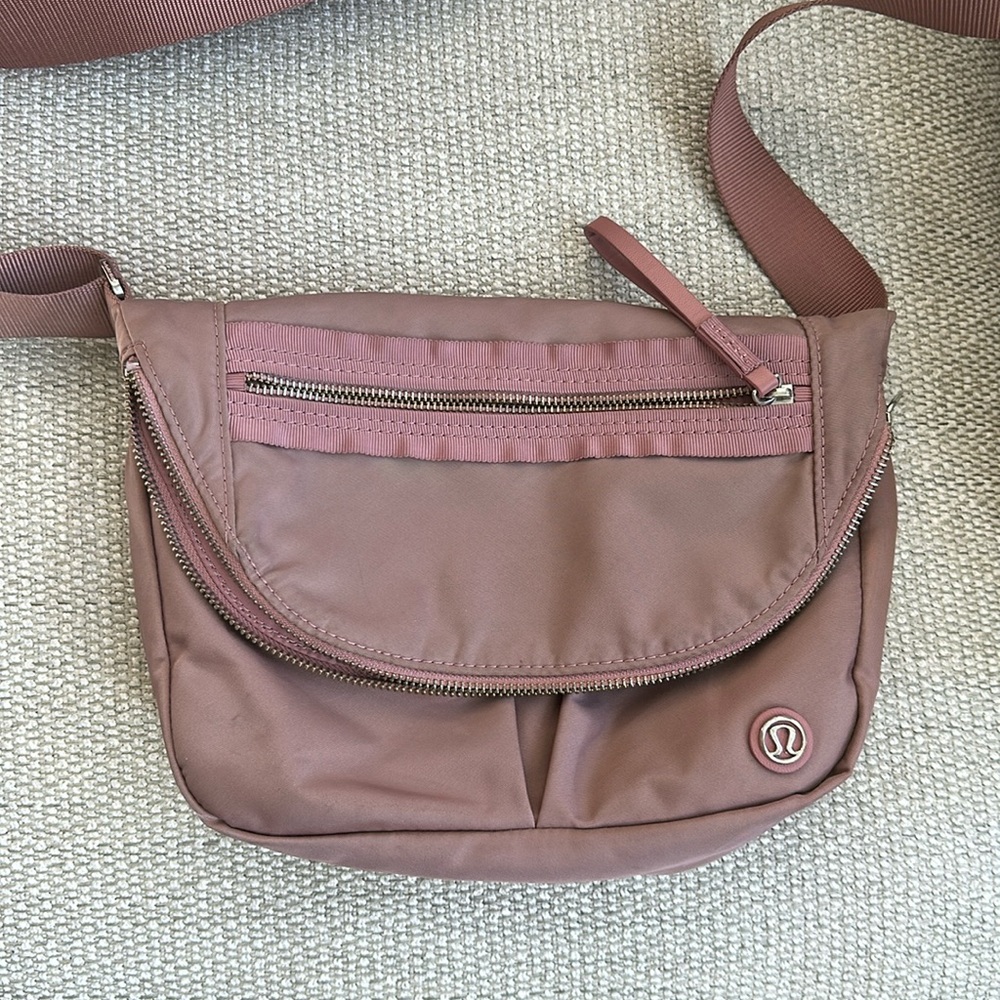 Lululemon Festival Bag!  Great condition!